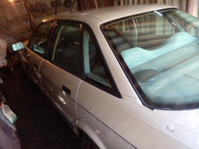 Серый Ауди 80, объемом двигателя 1.6 л и пробегом 1 тыс. км за 2000 $, фото 2 на Automoto.ua