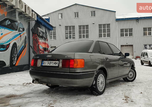 Серый Ауди 80, объемом двигателя 1.8 л и пробегом 200 тыс. км за 3200 $, фото 1 на Automoto.ua