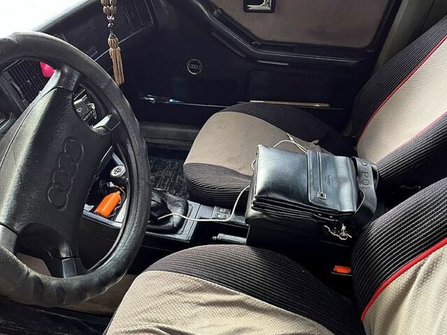 Серый Ауди 80, объемом двигателя 1.8 л и пробегом 390 тыс. км за 2150 $, фото 2 на Automoto.ua