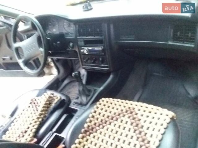 Серый Ауди 80, объемом двигателя 1.8 л и пробегом 250 тыс. км за 1300 $, фото 6 на Automoto.ua