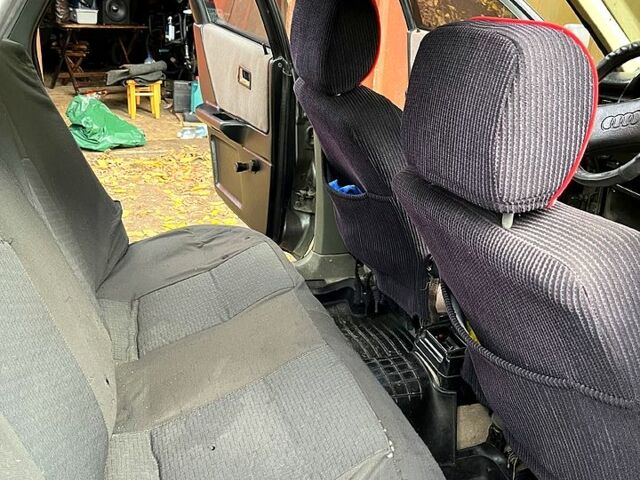 Серый Ауди 80, объемом двигателя 1.8 л и пробегом 390 тыс. км за 2150 $, фото 1 на Automoto.ua