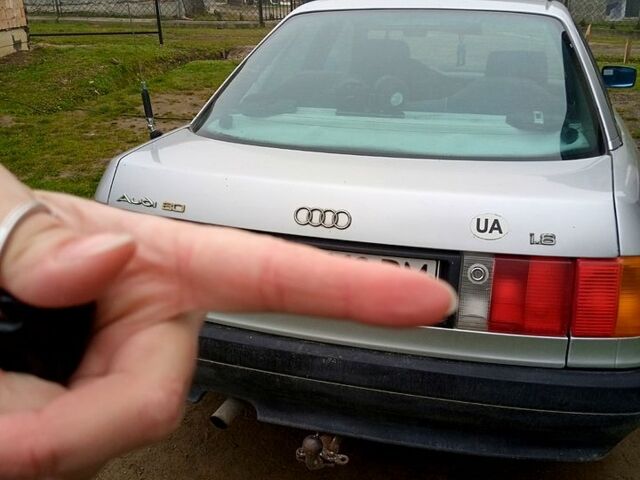 Серый Ауди 80, объемом двигателя 18 л и пробегом 380 тыс. км за 1300 $, фото 3 на Automoto.ua
