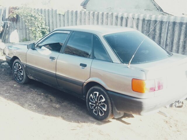 Серый Ауди 80, объемом двигателя 1.8 л и пробегом 300 тыс. км за 1500 $, фото 5 на Automoto.ua