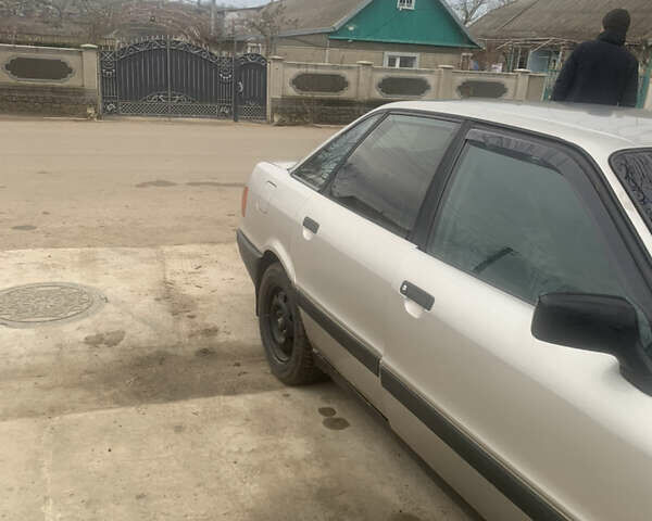 Серый Ауди 80, объемом двигателя 1.8 л и пробегом 400 тыс. км за 1500 $, фото 1 на Automoto.ua