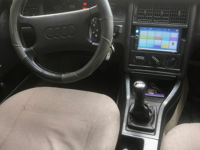 Серый Ауди 80, объемом двигателя 1.8 л и пробегом 332 тыс. км за 1500 $, фото 6 на Automoto.ua