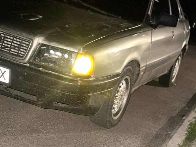 Сірий Ауді 80, об'ємом двигуна 1.8 л та пробігом 0 тис. км за 1300 $, фото 3 на Automoto.ua