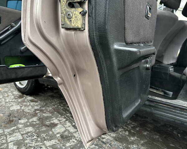 Серый Ауди 80, объемом двигателя 1.78 л и пробегом 130 тыс. км за 3800 $, фото 6 на Automoto.ua