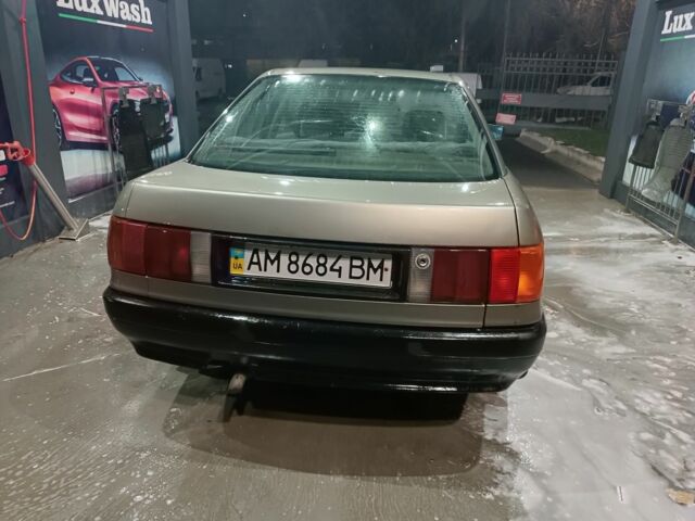 Серый Ауди 80, объемом двигателя 1.6 л и пробегом 250 тыс. км за 1350 $, фото 2 на Automoto.ua