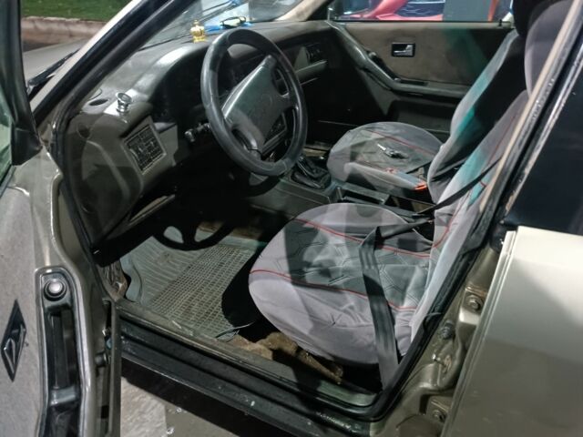 Серый Ауди 80, объемом двигателя 1.6 л и пробегом 250 тыс. км за 1350 $, фото 7 на Automoto.ua