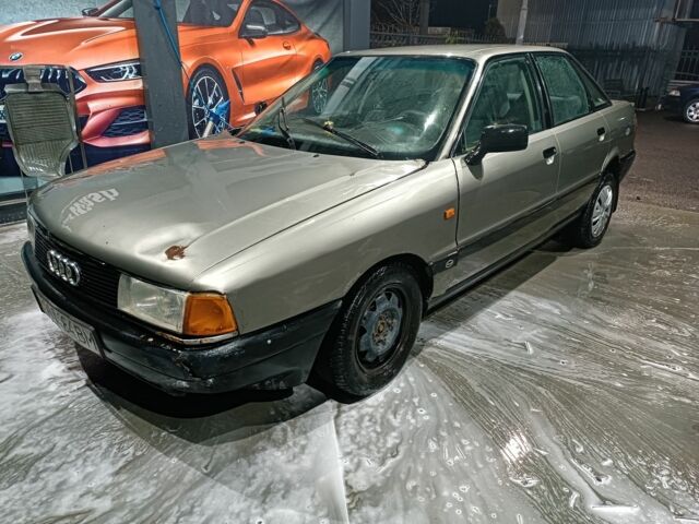 Серый Ауди 80, объемом двигателя 1.6 л и пробегом 250 тыс. км за 1350 $, фото 5 на Automoto.ua