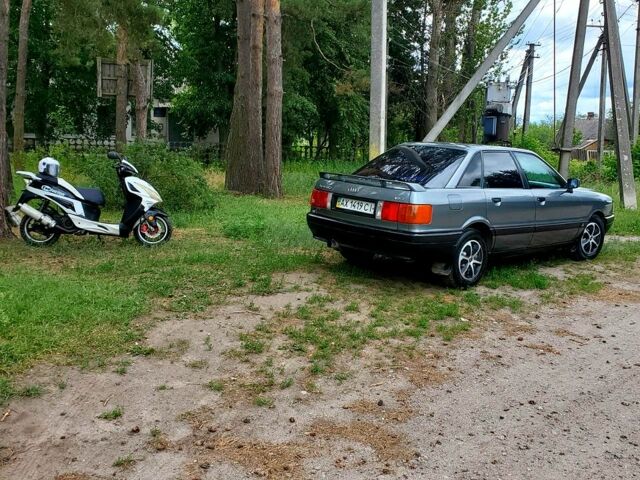 Ауді 80 1990 у Харкові на Automoto.ua Сірий Ауді 80, об'ємом двигуна 1.8 л та пробігом 390 тис. км за 2000 $, фото 1 на Automoto.ua