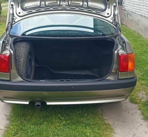 Сірий Ауді 80, об'ємом двигуна 1.8 л та пробігом 266 тис. км за 1400 $, фото 16 на Automoto.ua