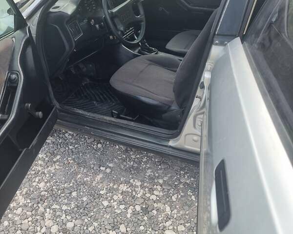 Сірий Ауді 80, об'ємом двигуна 1.78 л та пробігом 370 тис. км за 1000 $, фото 5 на Automoto.ua