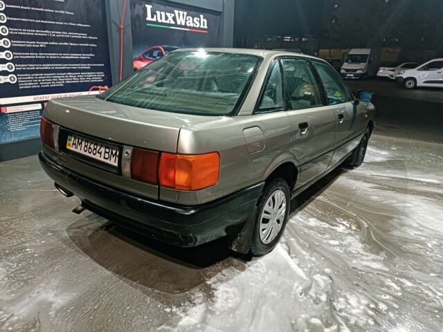 Серый Ауди 80, объемом двигателя 1.6 л и пробегом 250 тыс. км за 1350 $, фото 3 на Automoto.ua