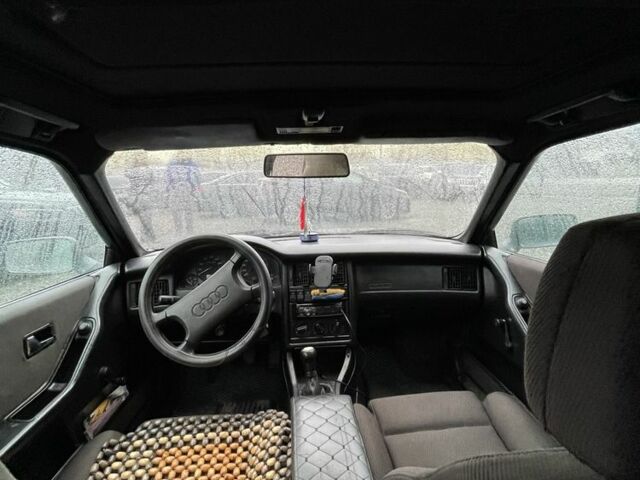 Серый Ауди 80, объемом двигателя 1.8 л и пробегом 300 тыс. км за 2300 $, фото 6 на Automoto.ua