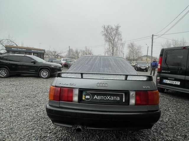 Серый Ауди 80, объемом двигателя 1.8 л и пробегом 300 тыс. км за 2300 $, фото 5 на Automoto.ua
