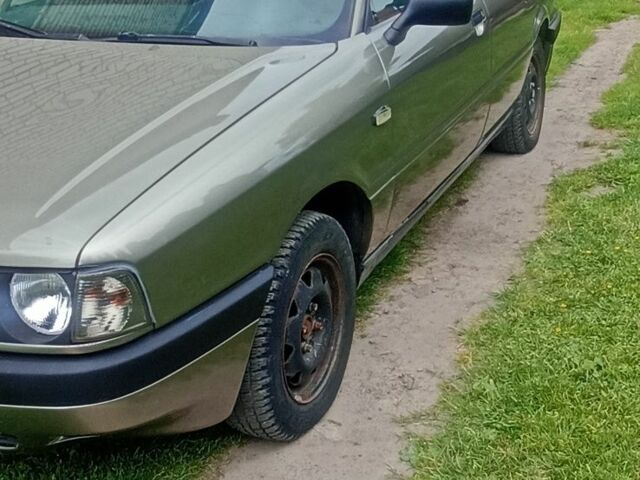 Сірий Ауді 80, об'ємом двигуна 1.8 л та пробігом 266 тис. км за 1400 $, фото 1 на Automoto.ua
