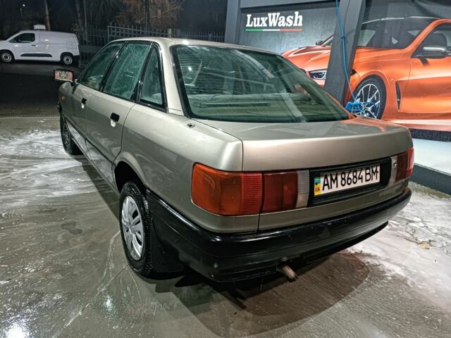 Серый Ауди 80, объемом двигателя 1.6 л и пробегом 250 тыс. км за 1350 $, фото 1 на Automoto.ua