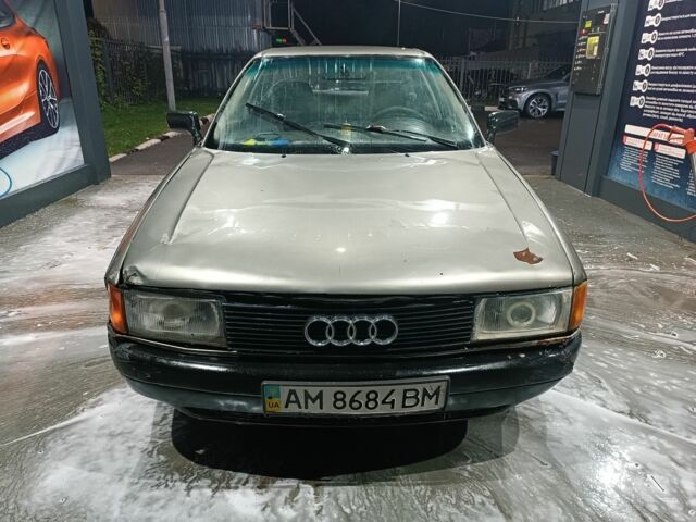Серый Ауди 80, объемом двигателя 1.6 л и пробегом 250 тыс. км за 1350 $, фото 4 на Automoto.ua