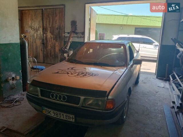 Серый Ауди 80, объемом двигателя 1.78 л и пробегом 440 тыс. км за 999 $, фото 5 на Automoto.ua