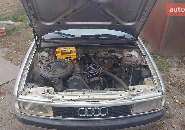 Серый Ауди 80, объемом двигателя 1.8 л и пробегом 350 тыс. км за 1700 $, фото 5 на Automoto.ua
