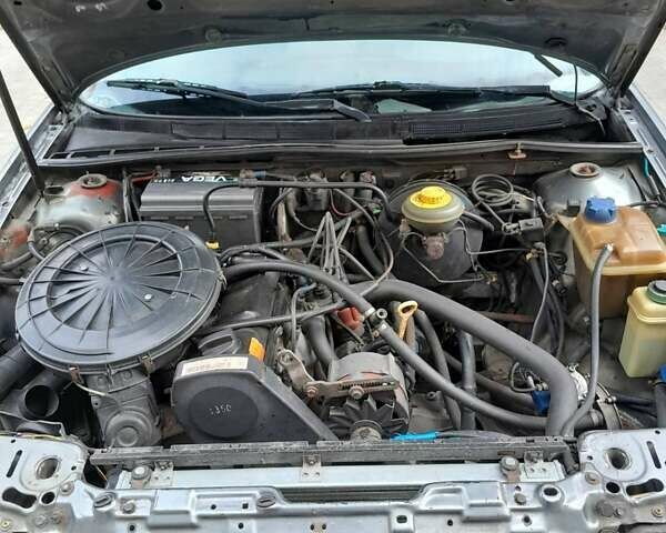 Серый Ауди 80, объемом двигателя 2 л и пробегом 80 тыс. км за 2000 $, фото 4 на Automoto.ua