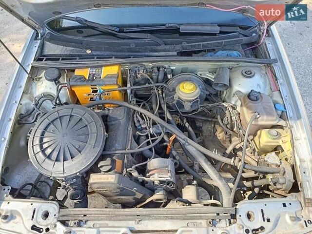 Серый Ауди 80, объемом двигателя 2 л и пробегом 399 тыс. км за 3000 $, фото 14 на Automoto.ua