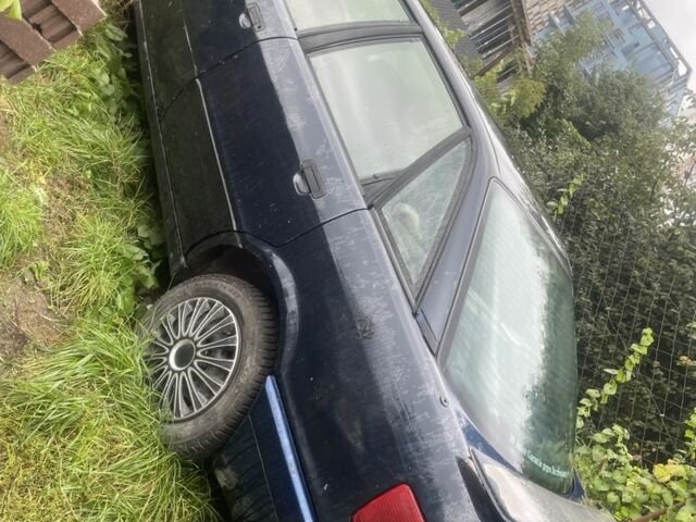 Синий Ауди 80, объемом двигателя 0 л и пробегом 385 тыс. км за 1000 $, фото 1 на Automoto.ua