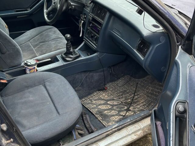 Синий Ауди 80, объемом двигателя 1.8 л и пробегом 228 тыс. км за 1000 $, фото 6 на Automoto.ua