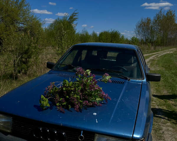 Синий Ауди 80, объемом двигателя 1.8 л и пробегом 300 тыс. км за 800 $, фото 1 на Automoto.ua