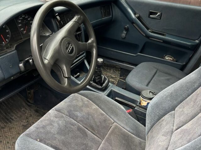 Синий Ауди 80, объемом двигателя 1.8 л и пробегом 228 тыс. км за 1000 $, фото 4 на Automoto.ua