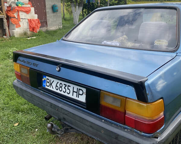 Синий Ауди 80, объемом двигателя 1.8 л и пробегом 300 тыс. км за 800 $, фото 4 на Automoto.ua
