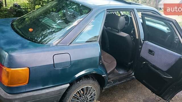 Синий Ауди 80, объемом двигателя 1.8 л и пробегом 308 тыс. км за 1400 $, фото 2 на Automoto.ua