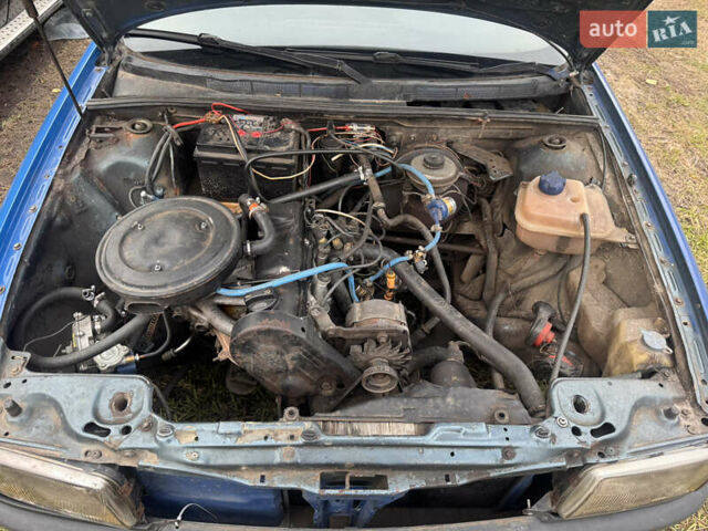 Синий Ауди 80, объемом двигателя 1.8 л и пробегом 300 тыс. км за 1100 $, фото 4 на Automoto.ua