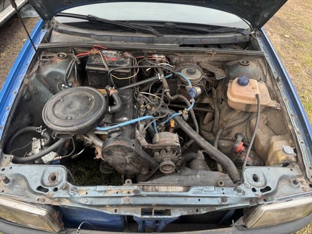 Синий Ауди 80, объемом двигателя 1.8 л и пробегом 500 тыс. км за 1200 $, фото 4 на Automoto.ua