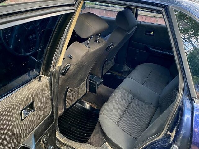 Синій Ауді 80, об'ємом двигуна 1.8 л та пробігом 400 тис. км за 1100 $, фото 2 на Automoto.ua