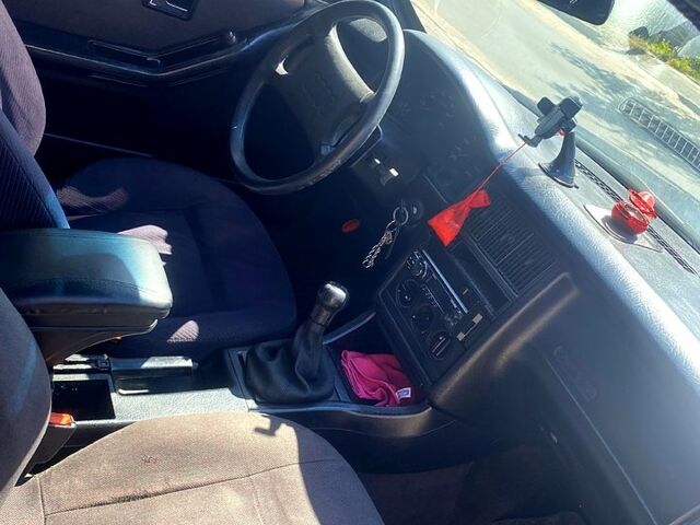 Синий Ауди 80, объемом двигателя 1.8 л и пробегом 537 тыс. км за 2300 $, фото 3 на Automoto.ua