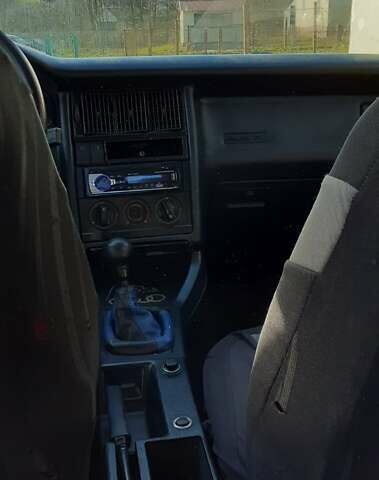 Синий Ауди 80, объемом двигателя 1.8 л и пробегом 300 тыс. км за 1300 $, фото 1 на Automoto.ua