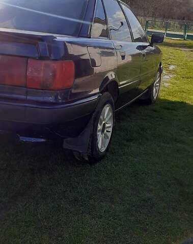 Синий Ауди 80, объемом двигателя 1.8 л и пробегом 300 тыс. км за 1300 $, фото 3 на Automoto.ua