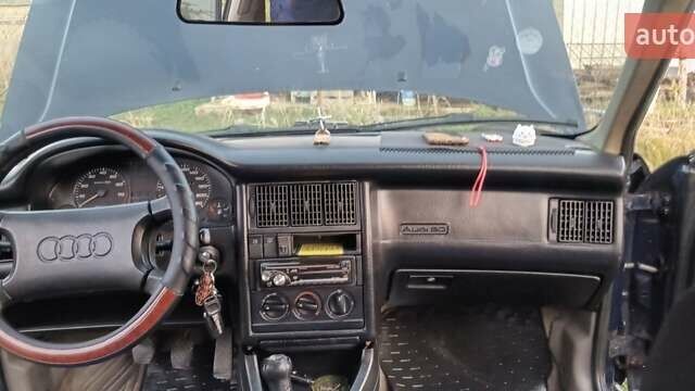 Синий Ауди 80, объемом двигателя 1.8 л и пробегом 326 тыс. км за 1500 $, фото 3 на Automoto.ua