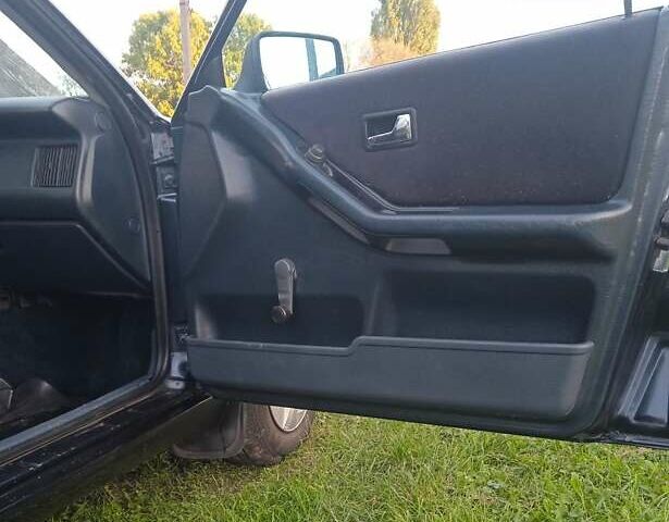 Синий Ауди 80, объемом двигателя 1.8 л и пробегом 476 тыс. км за 1550 $, фото 7 на Automoto.ua