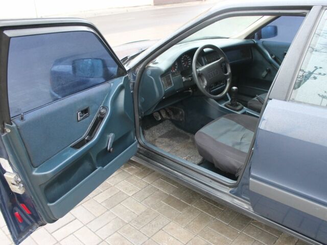 Синий Ауди 80, объемом двигателя 1.8 л и пробегом 200 тыс. км за 1900 $, фото 10 на Automoto.ua