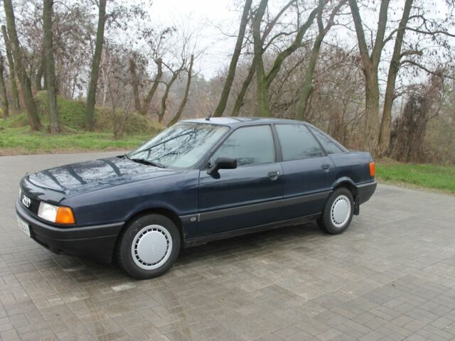 Синий Ауди 80, объемом двигателя 1.8 л и пробегом 200 тыс. км за 1900 $, фото 1 на Automoto.ua