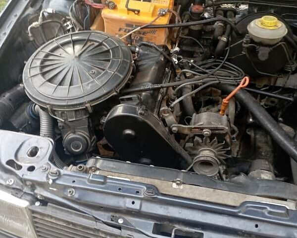 Синий Ауди 80, объемом двигателя 1.8 л и пробегом 230 тыс. км за 2600 $, фото 2 на Automoto.ua