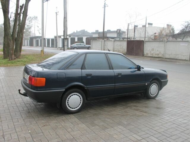 Синий Ауди 80, объемом двигателя 1.8 л и пробегом 200 тыс. км за 1900 $, фото 6 на Automoto.ua