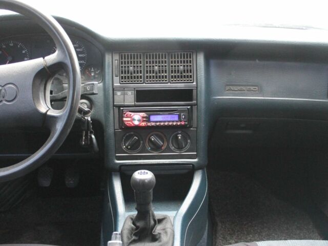 Синий Ауди 80, объемом двигателя 1.8 л и пробегом 200 тыс. км за 1900 $, фото 11 на Automoto.ua