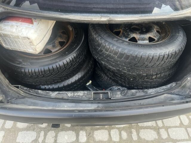 Синий Ауди 80, объемом двигателя 1.8 л и пробегом 400 тыс. км за 1500 $, фото 3 на Automoto.ua