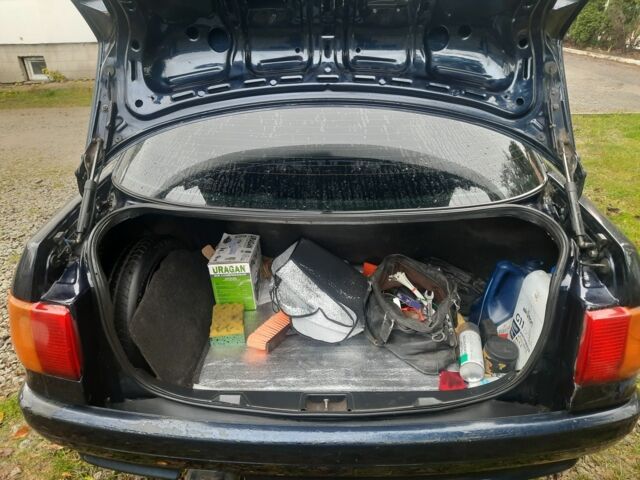 Синий Ауди 80, объемом двигателя 1.8 л и пробегом 422 тыс. км за 2000 $, фото 4 на Automoto.ua