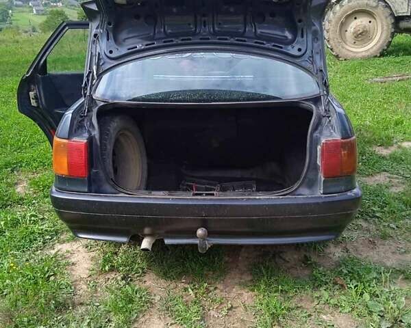 Синий Ауди 80, объемом двигателя 1.9 л и пробегом 205 тыс. км за 2860 $, фото 4 на Automoto.ua