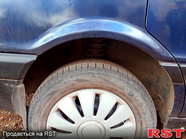 Синий Ауди 80, объемом двигателя 1.8 л и пробегом 340 тыс. км за 1500 $, фото 4 на Automoto.ua